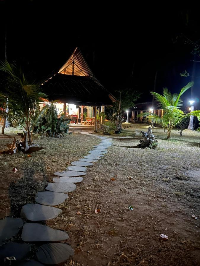 The Papalagi Resort Gili Gede Экстерьер фото