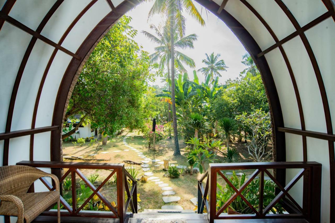 The Papalagi Resort Gili Gede Экстерьер фото
