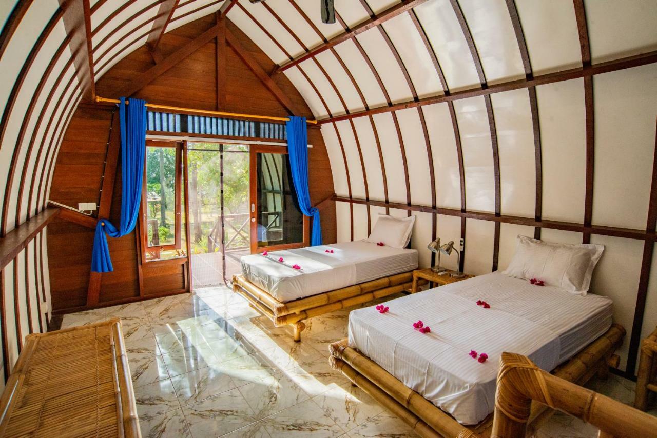 The Papalagi Resort Gili Gede Экстерьер фото